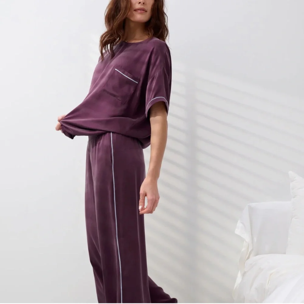 LUNYA NWOT Washable Silk Tee Pant Set in Vintage Merlot/Frosted Lagoon Size M - Picture 2 of 7